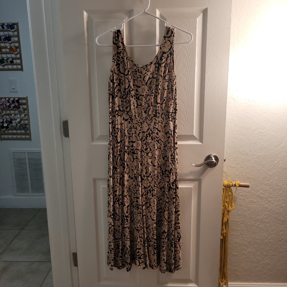 Beautiful Cream & Black Midi Dress